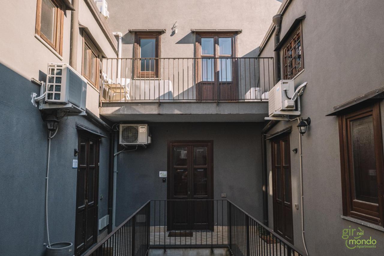 Giro Nel Mondo Apartments Katanya Dış mekan fotoğraf